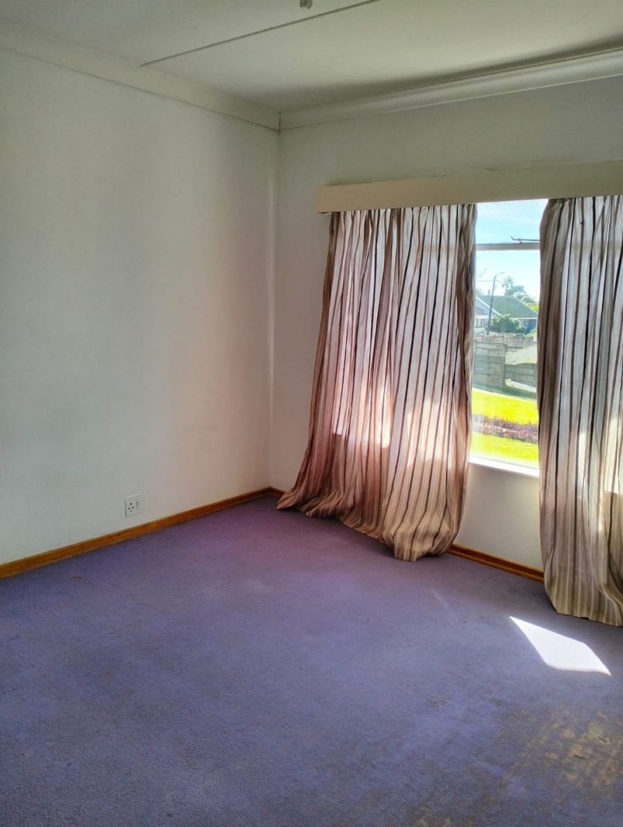 5 Bedroom Property for Sale in Sunnyridge Eastern Cape